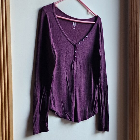 SO Tops - SO Purple Long Sleeve V-Neck Jersey Size Large